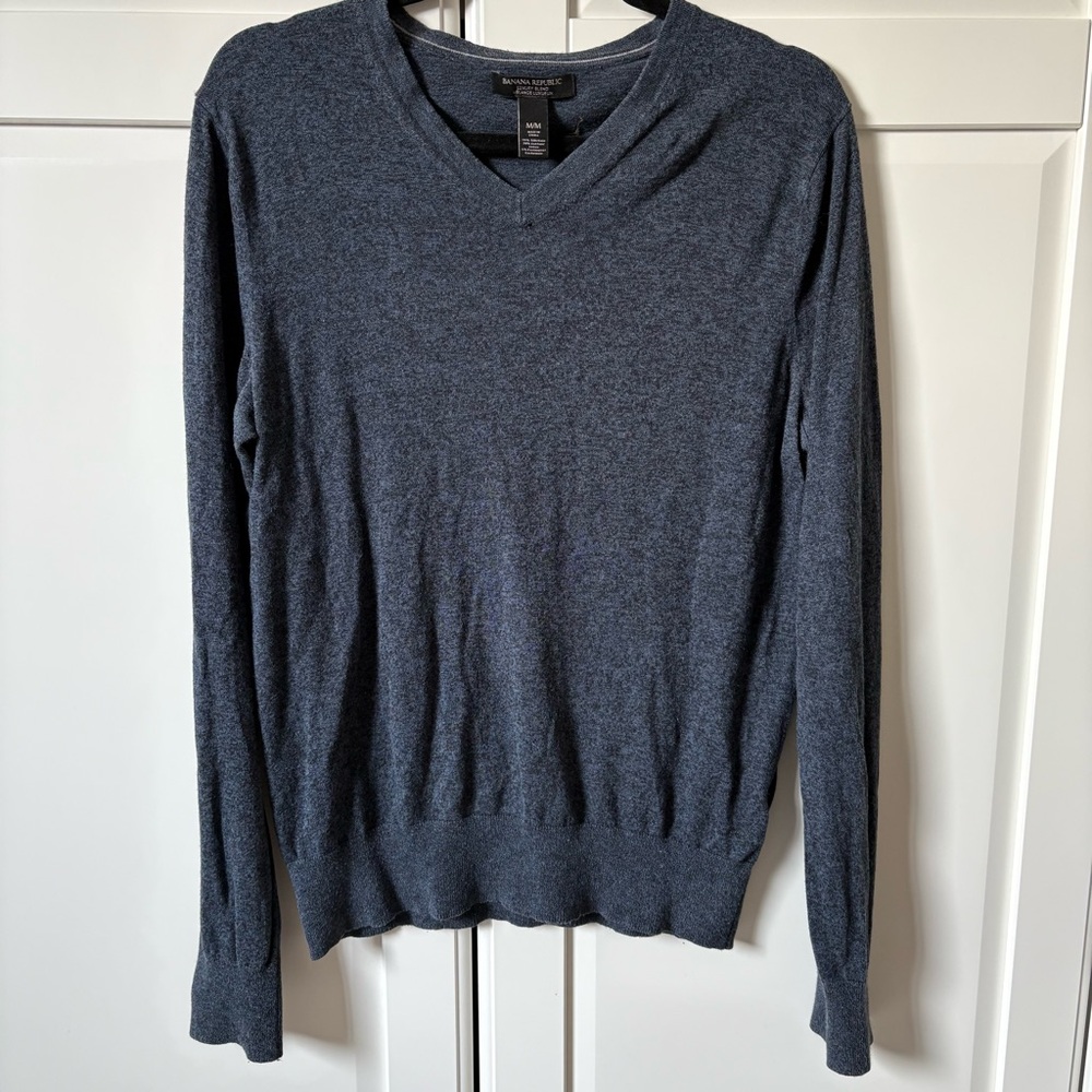 Banana republic Men's Blue V-Neck Sweater Size M